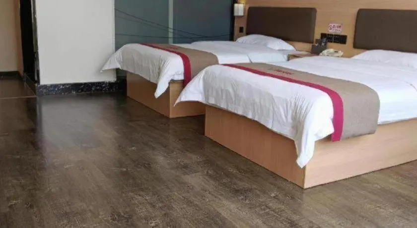 Bed in Thank Inn Plus Hotel Guangdong Yunfu Luoding City Municipal