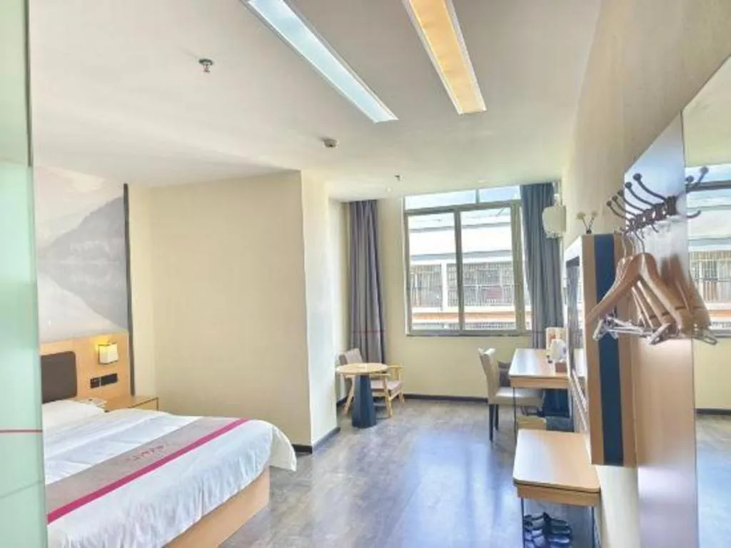 Bed in Thank Inn Plus Hotel Guangdong Yunfu Luoding City Municipal