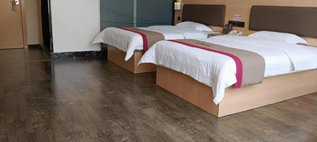 Bed in Thank Inn Plus Hotel Guangdong Yunfu Luoding City Municipal