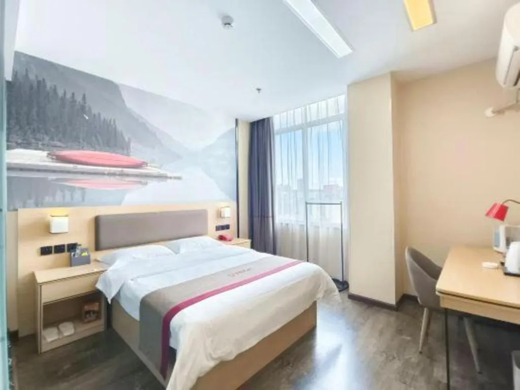 Bed in Thank Inn Plus Hotel Guangdong Yunfu Luoding City Municipal