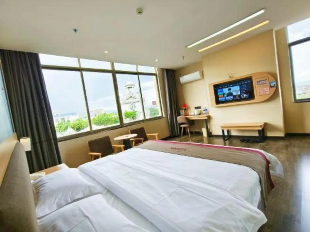 Bed in Thank Inn Plus Hotel Guangdong Yunfu Luoding City Municipal