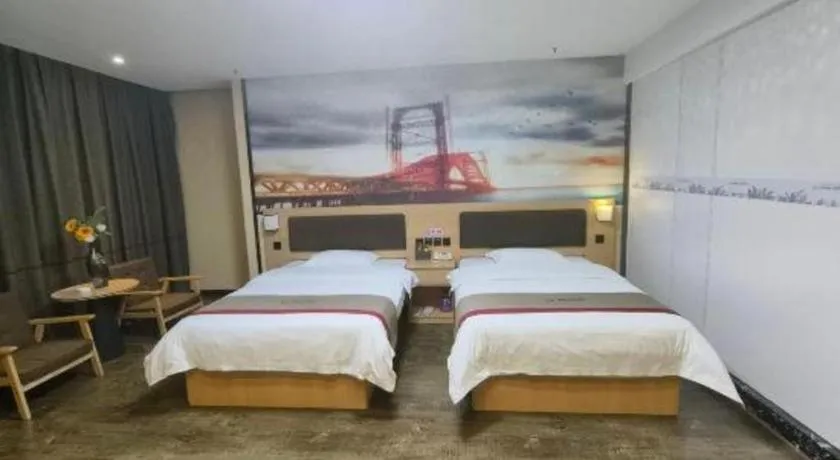 Bed in Thank Inn Plus Hotel Guangdong Yunfu Luoding City Municipal