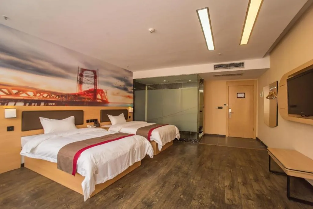 Bed in Thank Inn Plus Hotel Guangdong Yunfu Luoding City Municipal