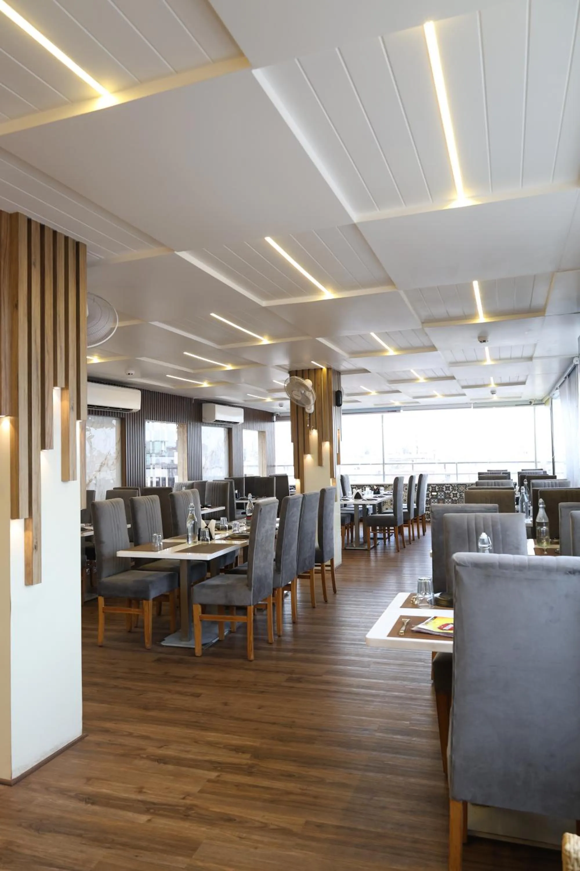 Restaurant/places to eat in HOTEL DEVA INN