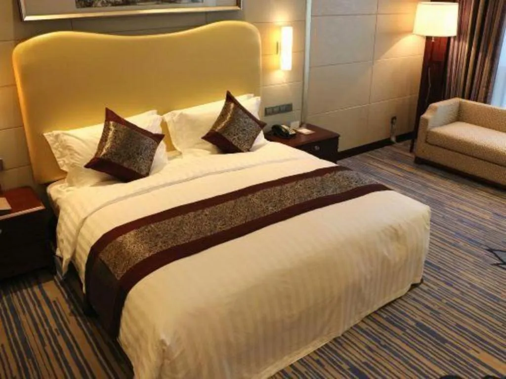 Bed in Bairun Zhenjiang International Hotel
