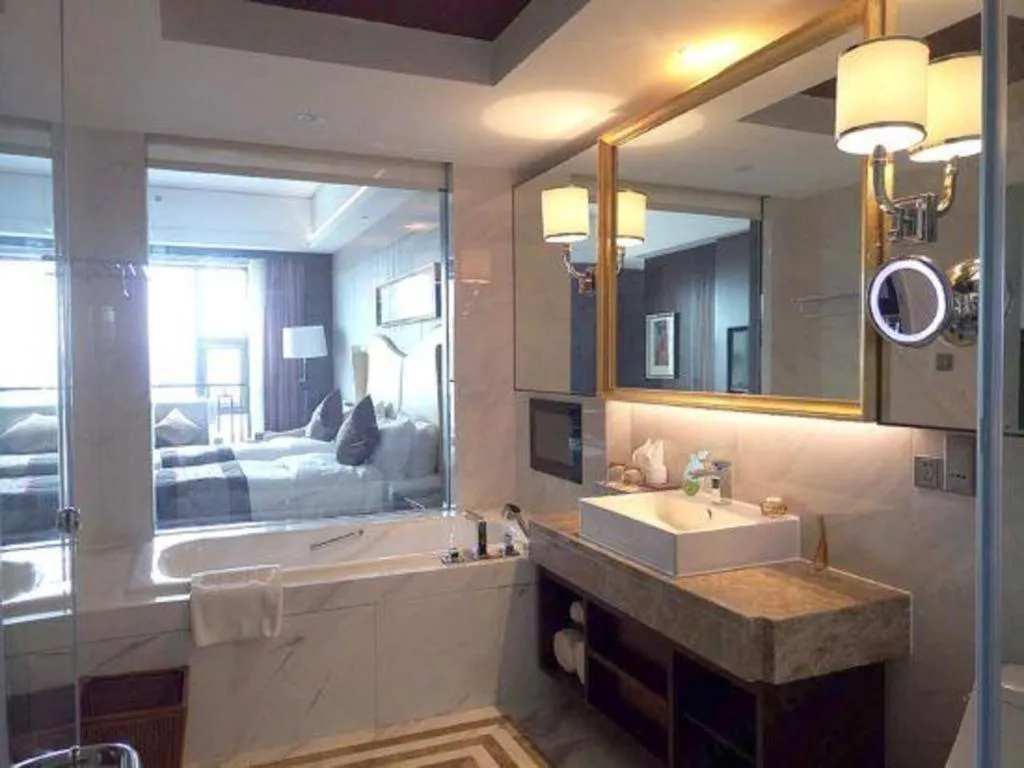 Bairun Zhenjiang International Hotel