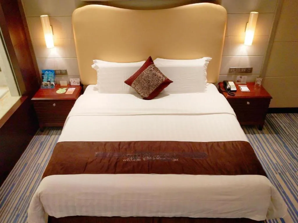 Bed in Bairun Zhenjiang International Hotel