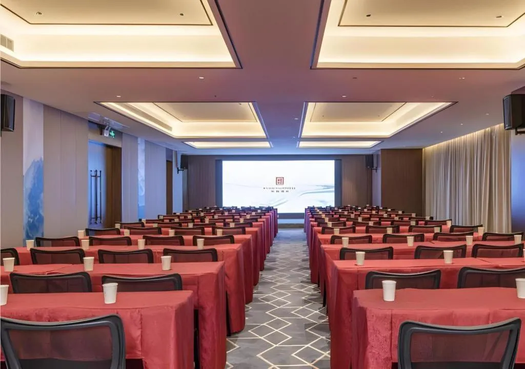 Echeng Hotel Nanning Huqiu Metro Station