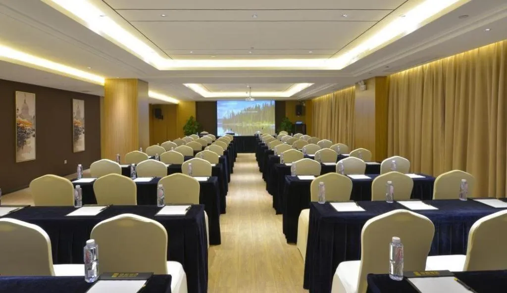 Echeng Hotel Nanning Huqiu Metro Station