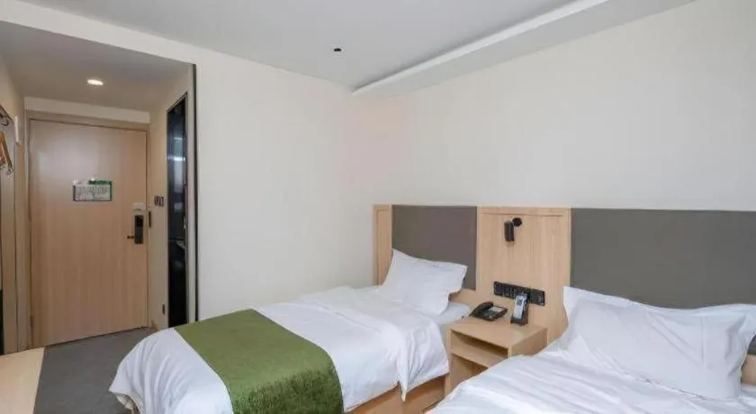 Bed in Green Tree Inn Express Beijing Xicheng District Dazhalan