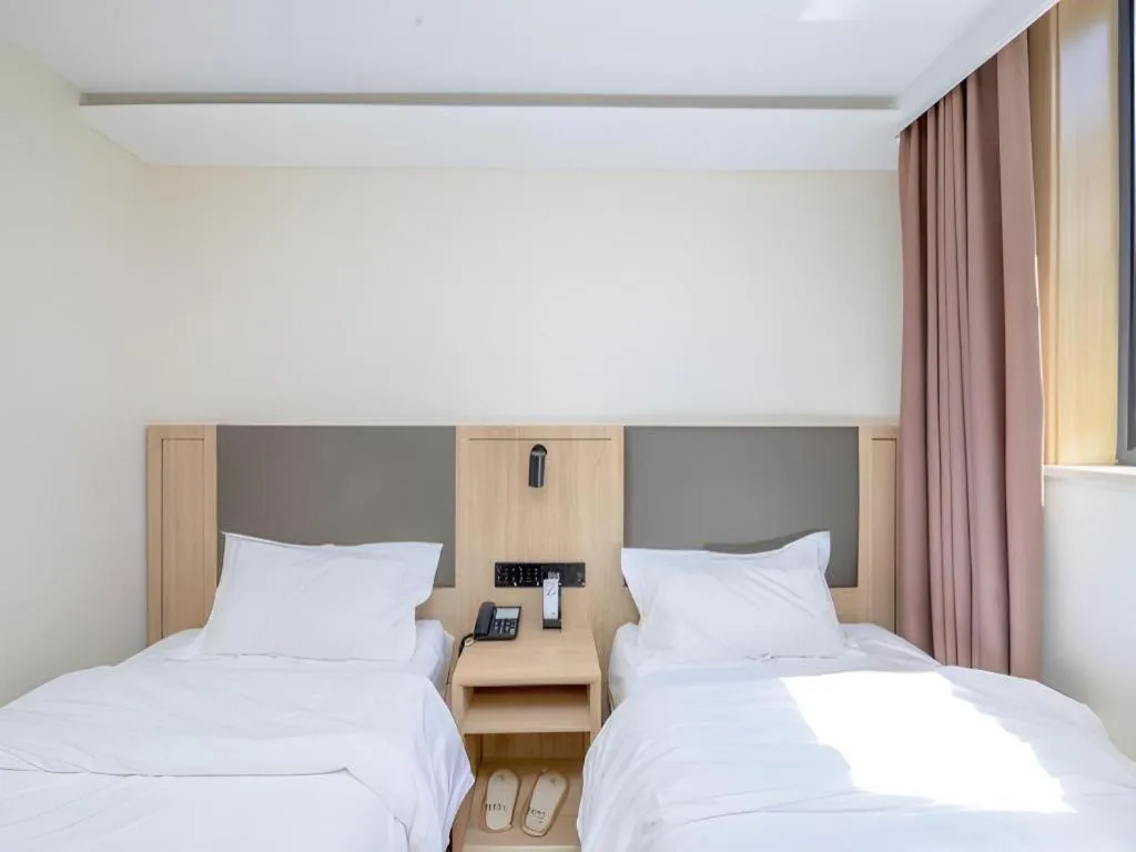 Bed in Green Tree Inn Express Beijing Xicheng District Dazhalan