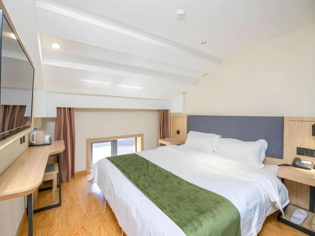 Bed in Green Tree Inn Express Beijing Xicheng District Dazhalan