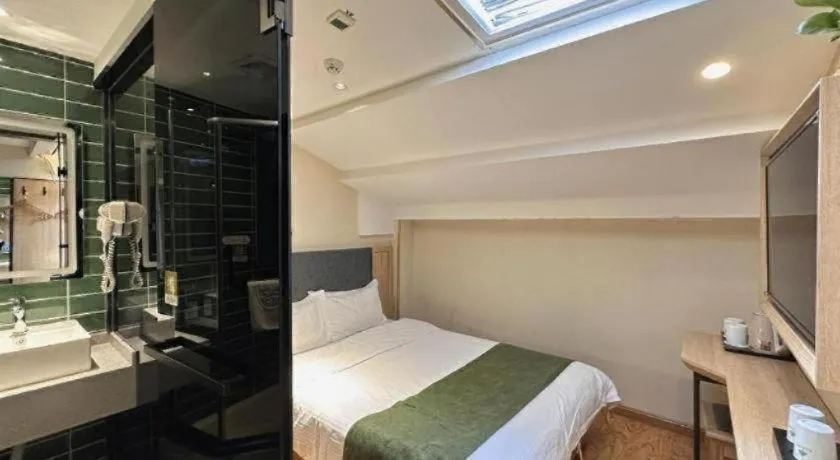 Bed in Green Tree Inn Express Beijing Xicheng District Dazhalan