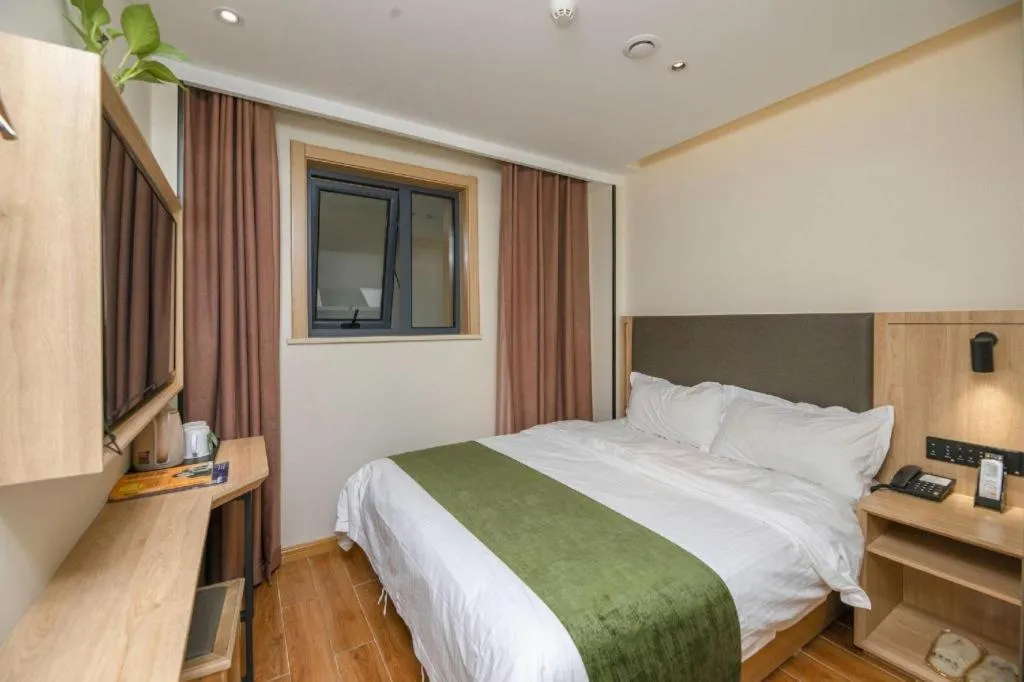 Bed in Green Tree Inn Express Beijing Xicheng District Dazhalan