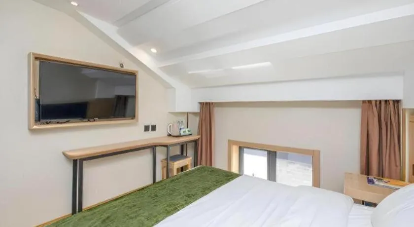 Bed in Green Tree Inn Express Beijing Xicheng District Dazhalan