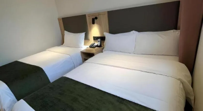 Bed in Green Tree Inn Express Beijing Xicheng District Dazhalan