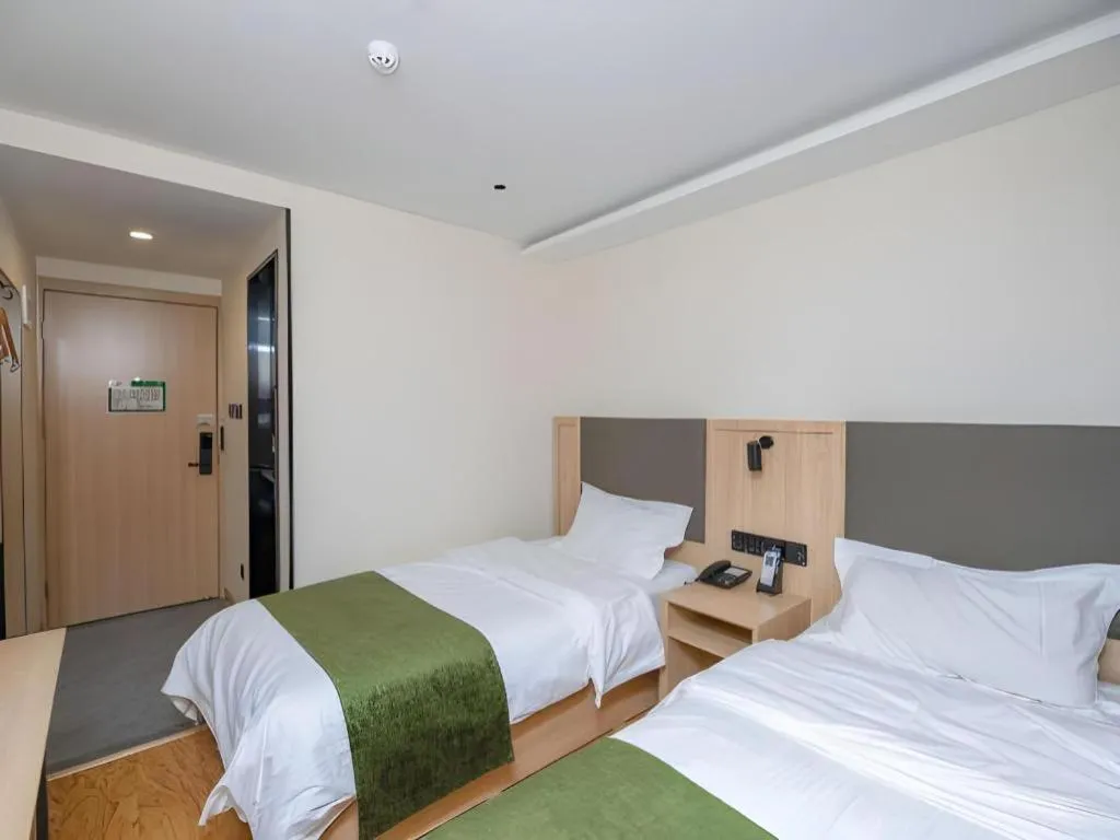 Bed in Green Tree Inn Express Beijing Xicheng District Dazhalan