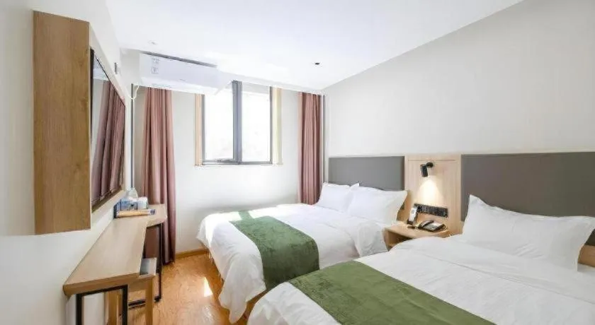 Bed in Green Tree Inn Express Beijing Xicheng District Dazhalan