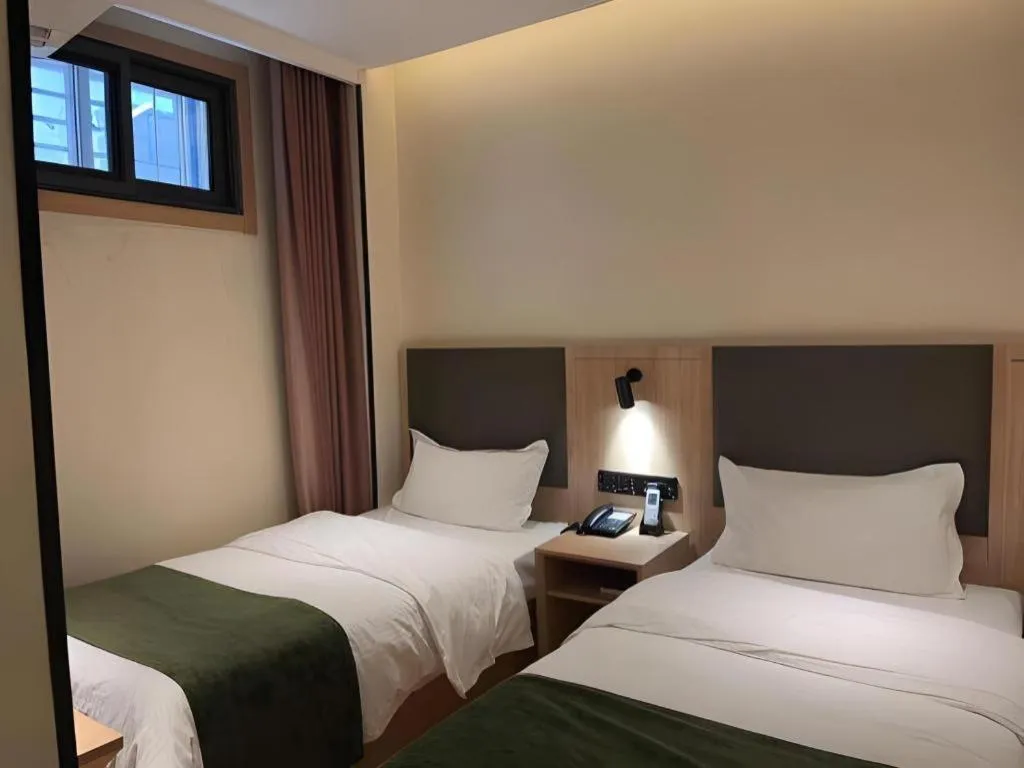 Bed in Green Tree Inn Express Beijing Xicheng District Dazhalan
