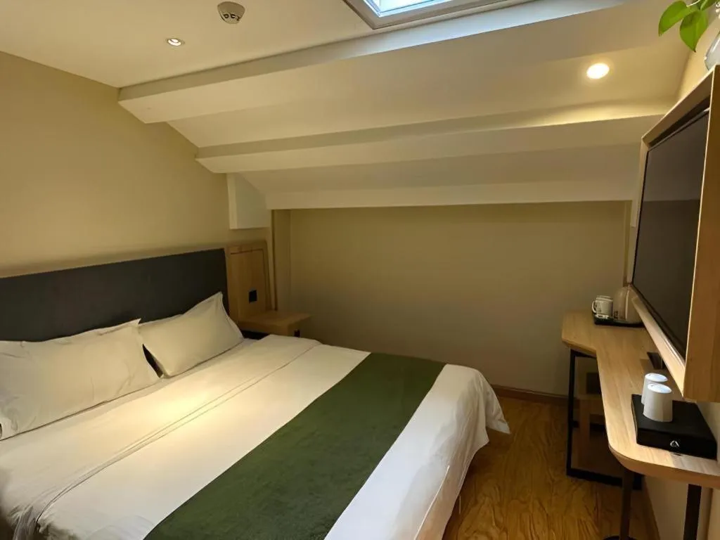 Bed in Green Tree Inn Express Beijing Xicheng District Dazhalan