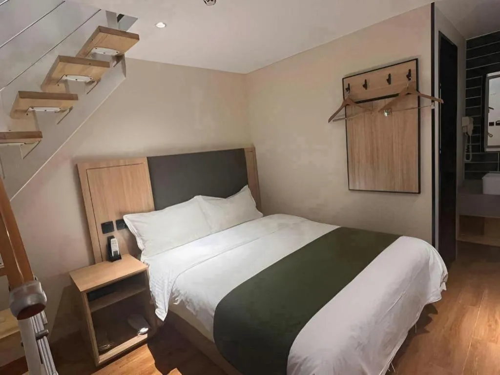 Bed in Green Tree Inn Express Beijing Xicheng District Dazhalan