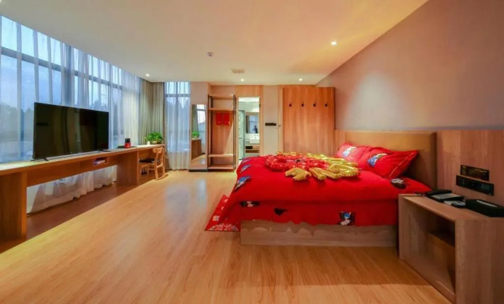 Bed in Shell Hotel Anhui Huaibei Suixi County Economic Development Zone