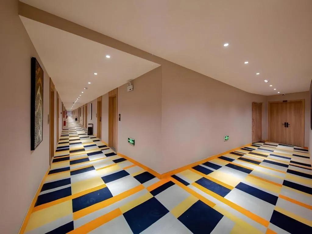 Bed in Shell Hotel Anhui Huaibei Suixi County Economic Development Zone