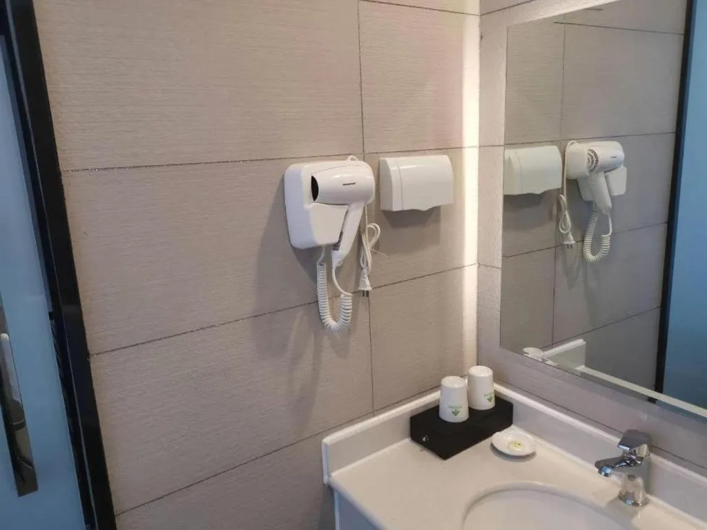 Green Tree Inn Express Jinan Huaiyin District Jingshi Road Children's Hospital