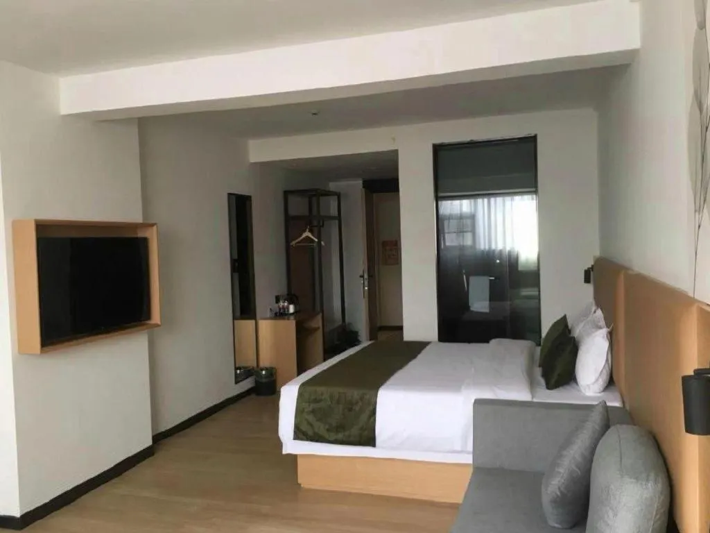 Bed in Green Tree Inn Guangxi Wuzhou 2nd Xinxing Road Liangguang Market