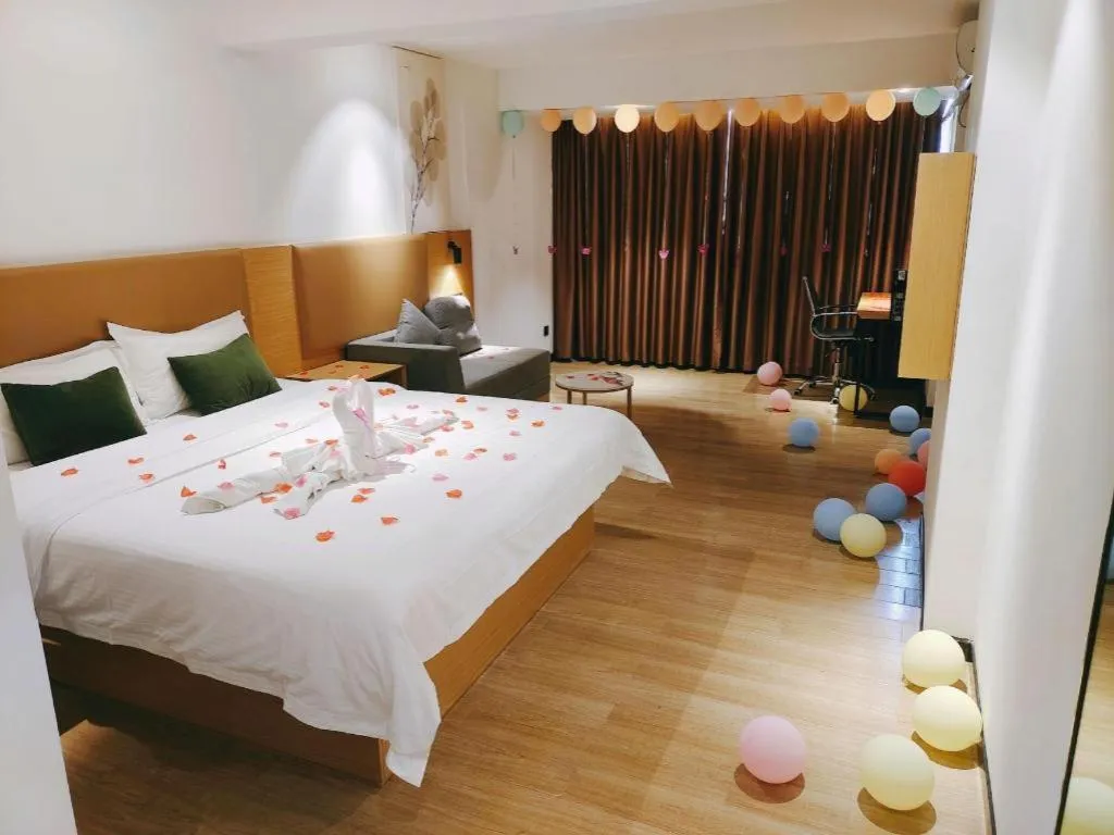 Bed in Green Tree Inn Guangxi Wuzhou 2nd Xinxing Road Liangguang Market