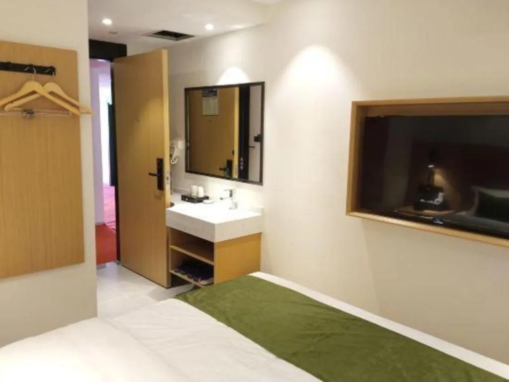 Bed in Green Tree Inn Guangxi Wuzhou 2nd Xinxing Road Liangguang Market