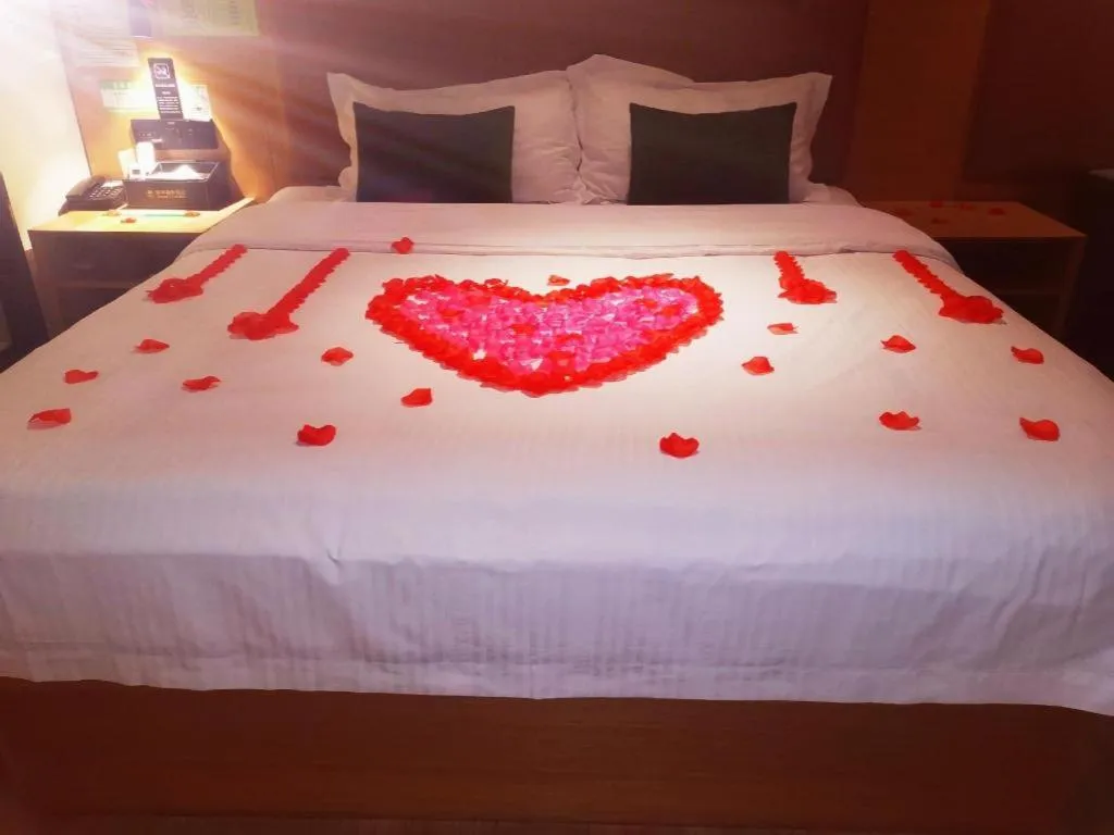 Bed in Green Tree Inn Guangxi Wuzhou 2nd Xinxing Road Liangguang Market