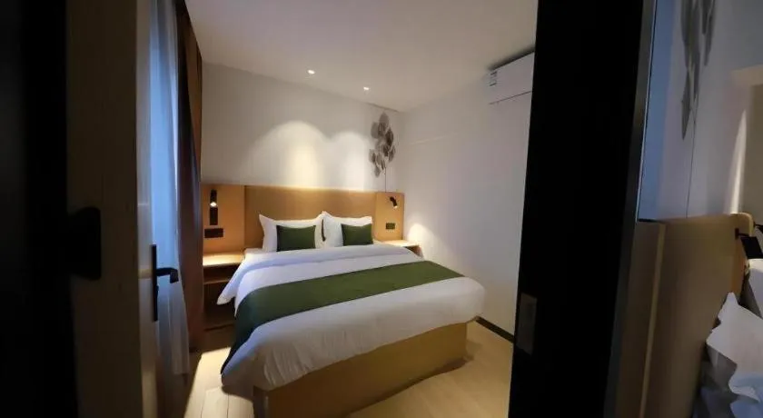 Bed in Green Tree Inn Guangxi Wuzhou 2nd Xinxing Road Liangguang Market