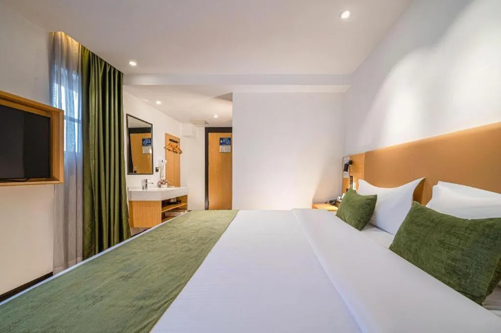 Bed in Green Tree Inn Guangxi Wuzhou 2nd Xinxing Road Liangguang Market