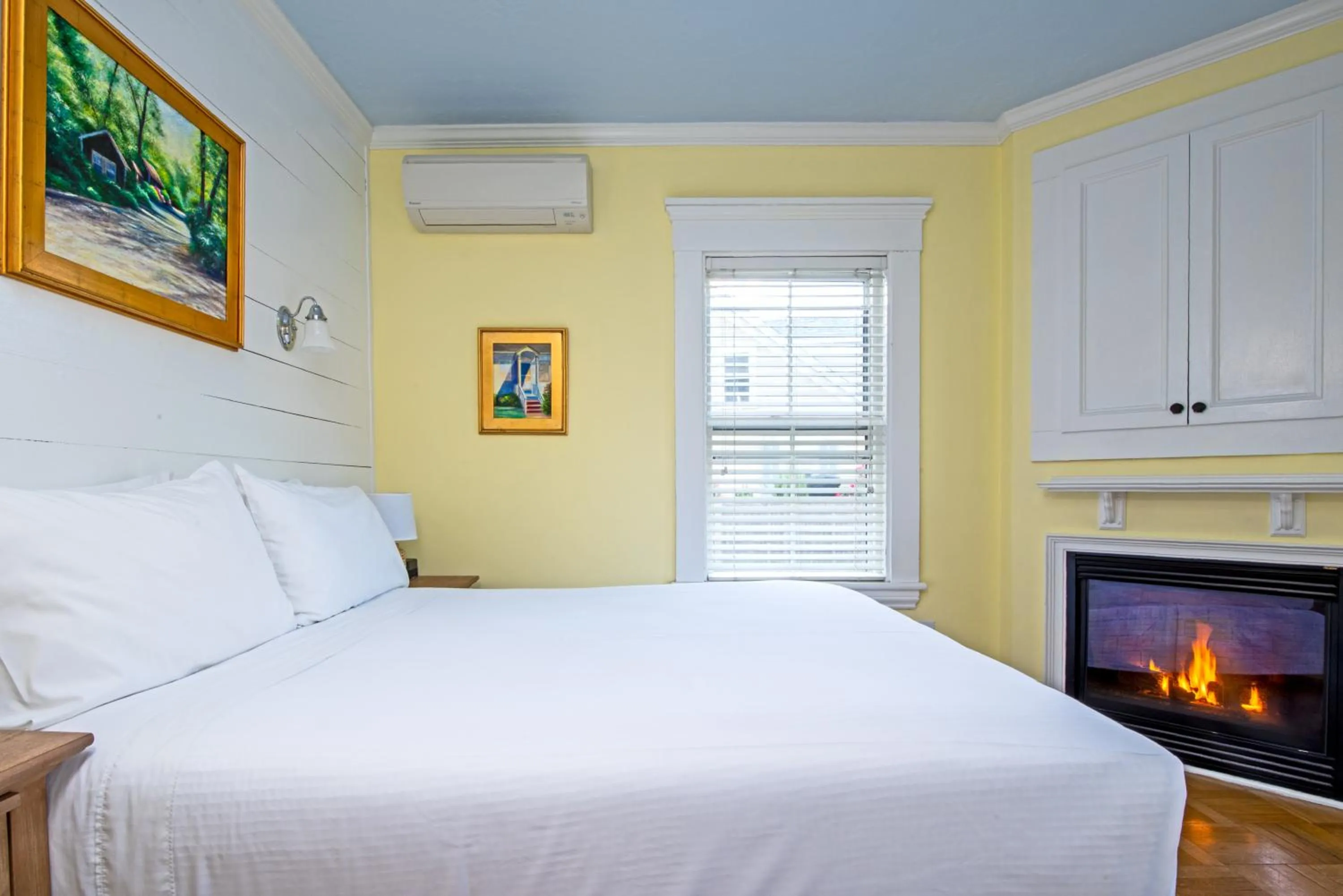 Bed in Admiral's Landing