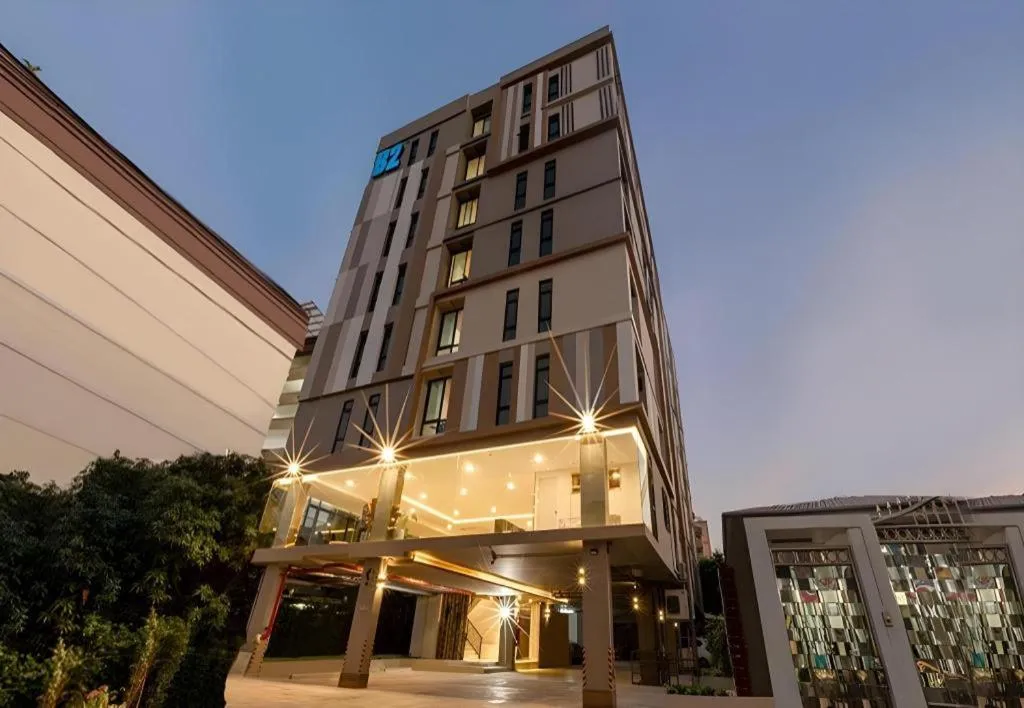 B2 Huai Khwang Premier Hotel