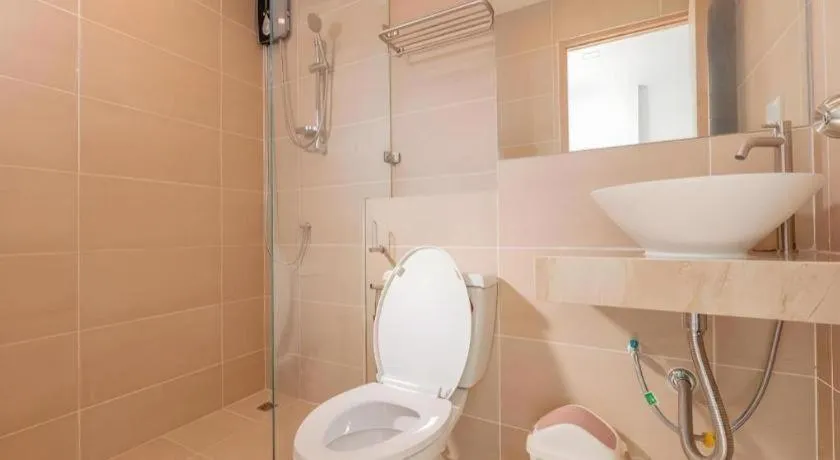 B2 Huai Khwang Premier Hotel