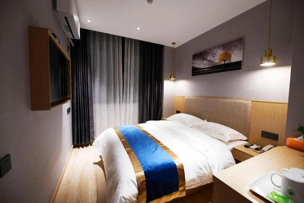 Bed in Shell Hotel Shanghai Normal University Hongcao Road Metro Station Guiping Road