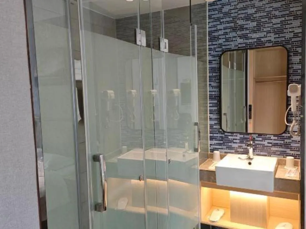 Shell Hotel Shanghai Normal University Hongcao Road Metro Station Guiping Road