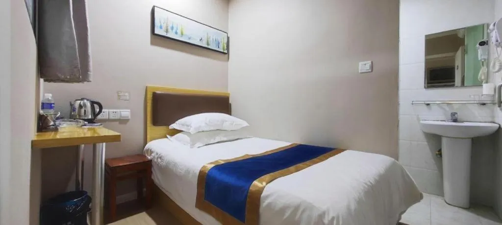 Bed in Shell Hotel Shanghai Normal University Hongcao Road Metro Station Guiping Road