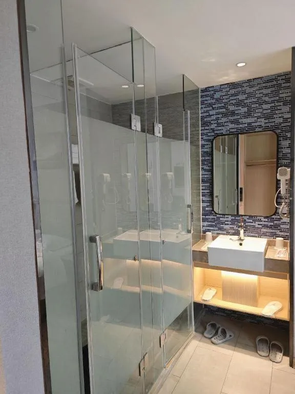 Shell Hotel Shanghai Normal University Hongcao Road Metro Station Guiping Road