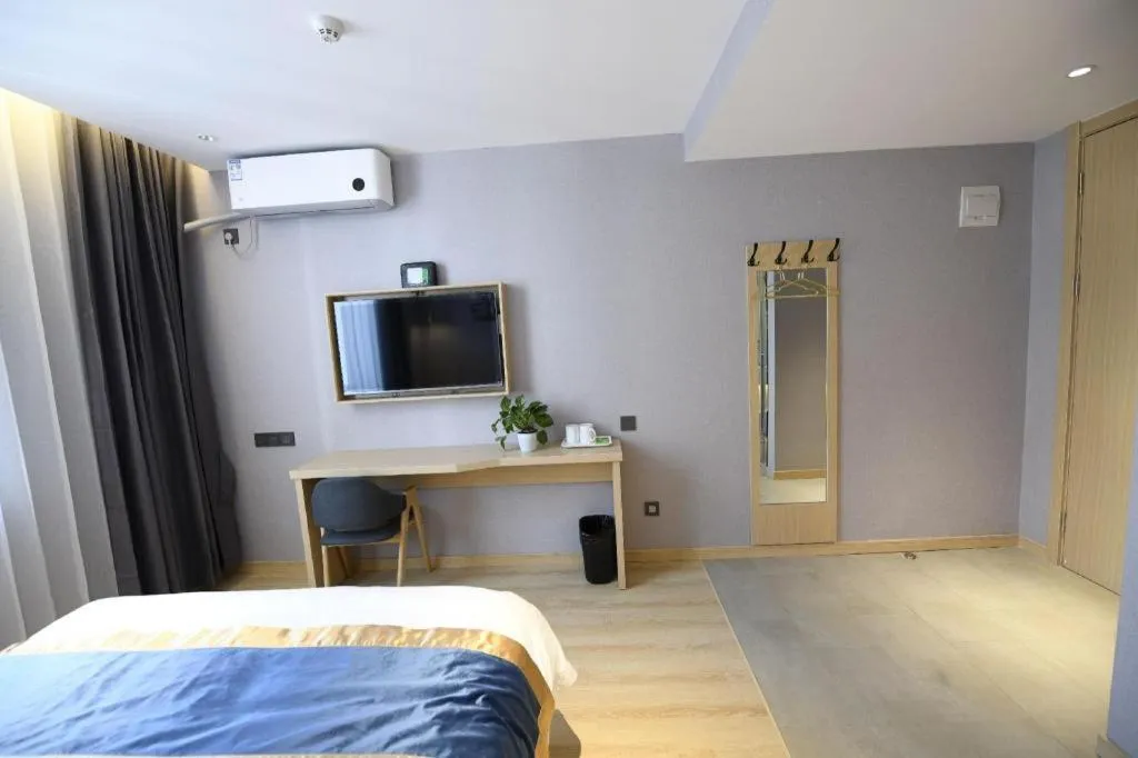 Bed in Shell Hotel Shanghai Normal University Hongcao Road Metro Station Guiping Road