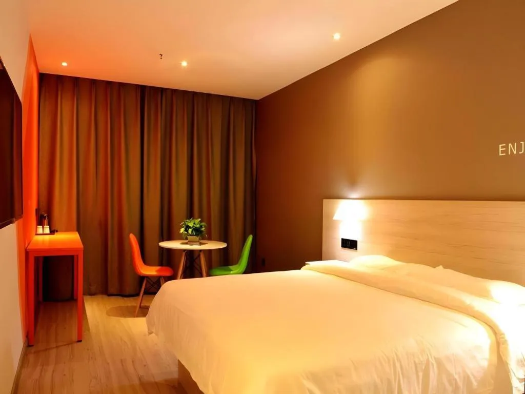Bed in Shell Hotel Lanzhou Xiguan Lanzhou University 2nd Hospital Cultural Palace Metro Station