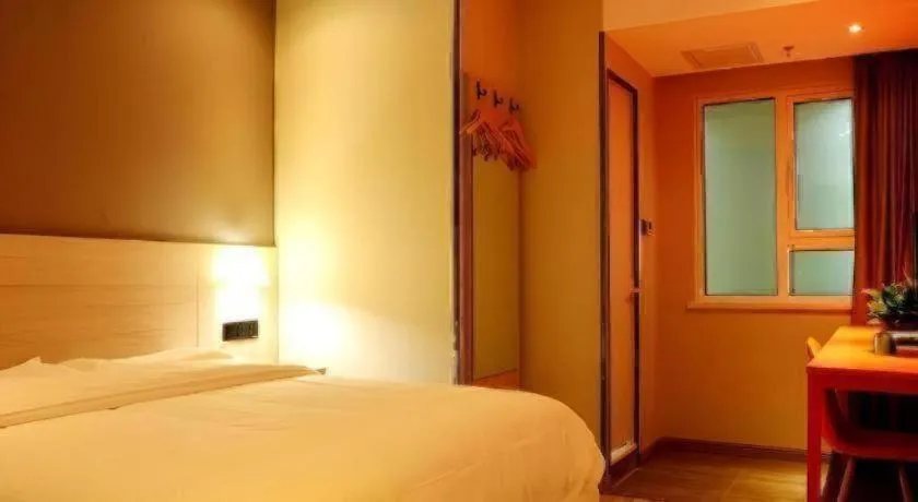 Bed in Shell Hotel Lanzhou Xiguan Lanzhou University 2nd Hospital Cultural Palace Metro Station