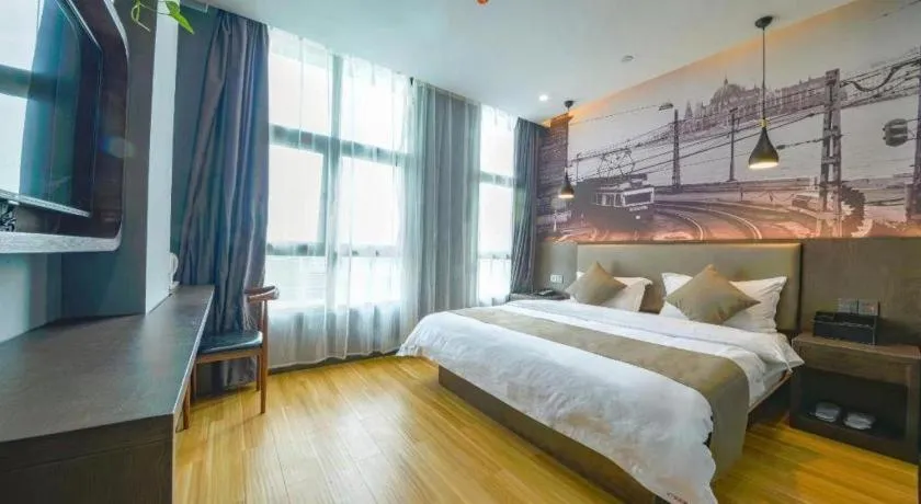Bed in Shell Hotel Zhengzhou East High-Speed Railway Station Zhengdong Commerical Center
