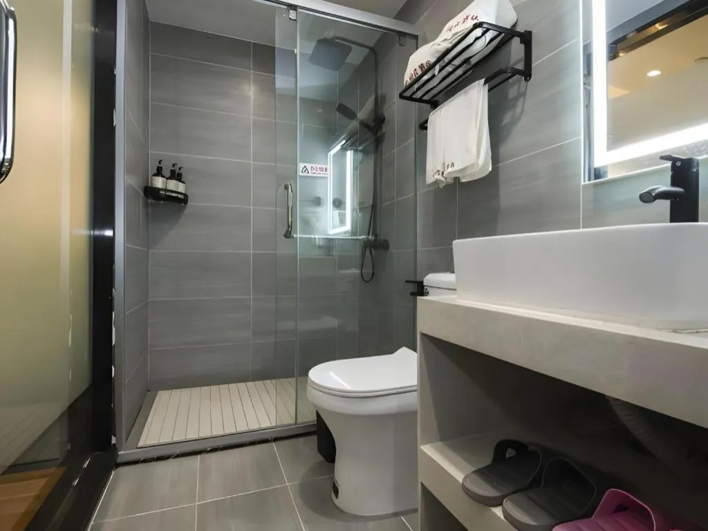 Shell Hotel Zhengzhou East High-Speed Railway Station Zhengdong Commerical Center