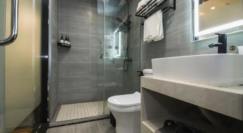 Shell Hotel Zhengzhou East High-Speed Railway Station Zhengdong Commerical Center