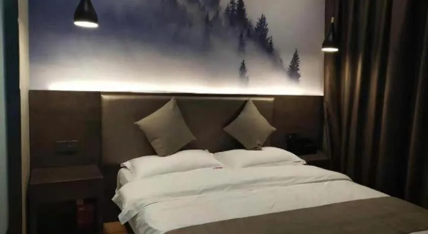 Bed in Shell Hotel Zhengzhou East High-Speed Railway Station Zhengdong Commerical Center