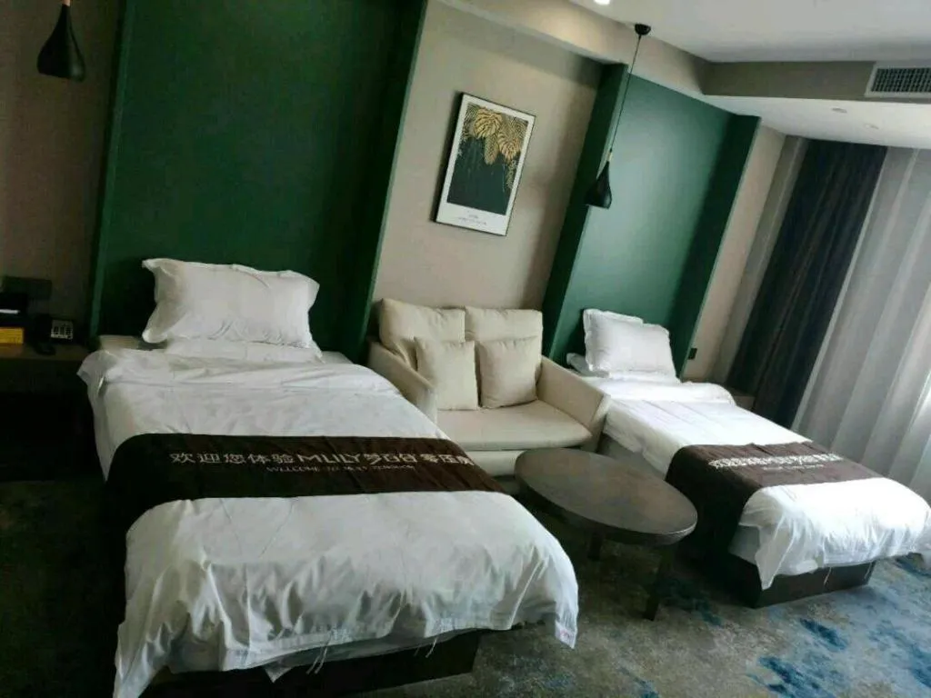 Bed in Shell Hotel Zhengzhou East High-Speed Railway Station Zhengdong Commerical Center