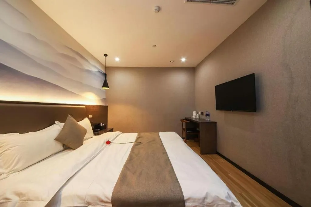 Bed in Shell Hotel Zhengzhou East High-Speed Railway Station Zhengdong Commerical Center
